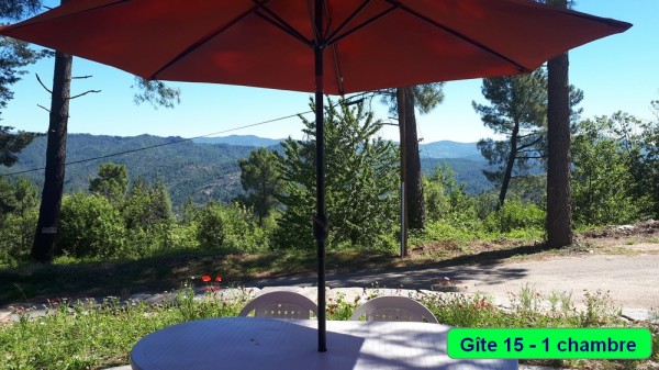 Terrasse confortable avec vue sur les Cévennes